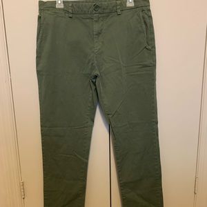 Vineyard Vines olive chinos - 32x32